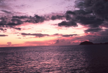 Sunset_Waianae_coast_-southwest_Oahu_-_NOAA